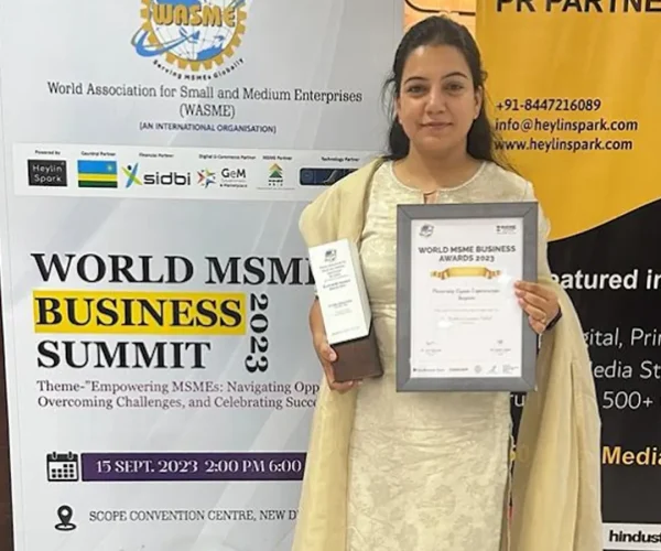 Dr Pankhuri gautam with best msme business award